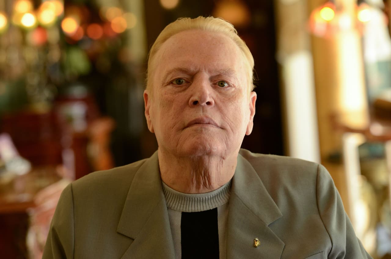 <b>Larry Flynt, 78 años</b>
<br>
<br>Editor y empresario
<br>
<br>(1 noviembre 1942 - 10 de febrero)
<br>
<br>Convirtió su revista Hustler en un imperio mientras luchaba en numerosas batallas judiciales de la Primera Enmienda. Fue rival de políticos conservadores y criticado por grupos feministas. Murió víctima de un ataque al corazón, en Los Ángeles, California.
<br>