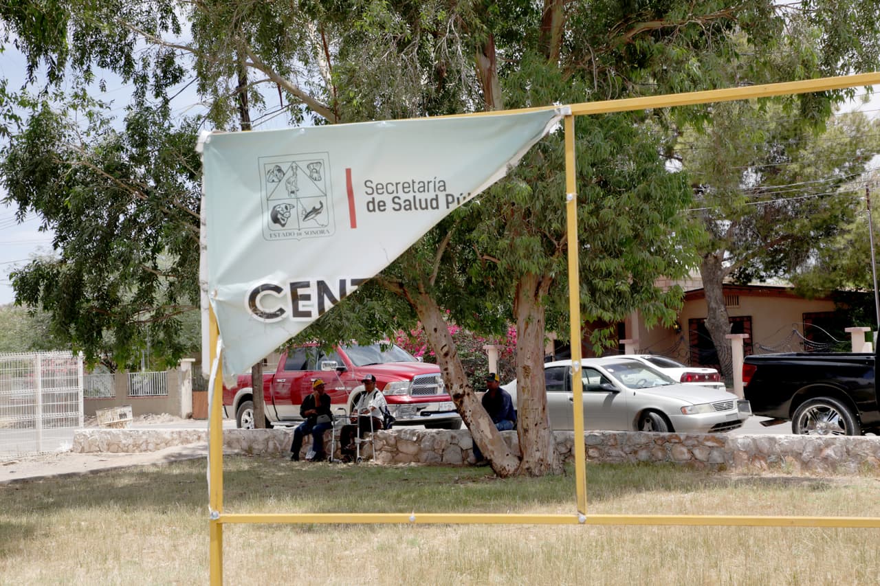 Entre las mayores necesidades de los residentes de este municipio está la de un hospital, según dicen los vecinos. “No tenemos dónde recibir atención médica como debe de ser. Aquí no nace nadie porque para tener un hijo deben ir a Caborca, Puerto Peñasco o San Luis Rio Colorado”, afirmó Teresa Flores, quien lleva 26 años residiendo en Sonoyta.
<br>
