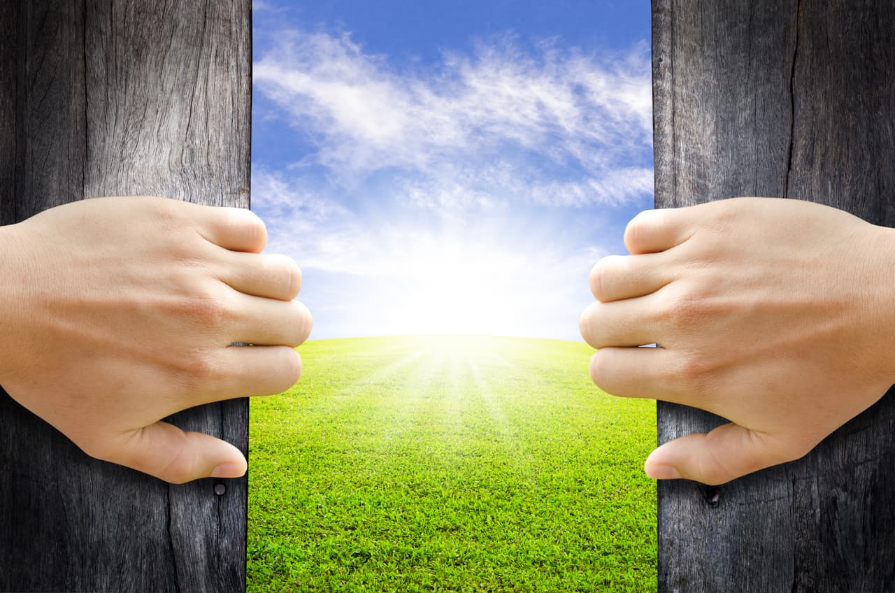 No perdamos nunca el optimismo ni la confianza en la potencialidad en la humanidad, tal vez nos parezca que todo está peor que antes, pero no es así siempre que va a ocurrir algo bueno lo precede algo difícil, el parto no es fácil, es doloroso, pero después viene la alegría del nacimiento y todo es alegría y regocijo.