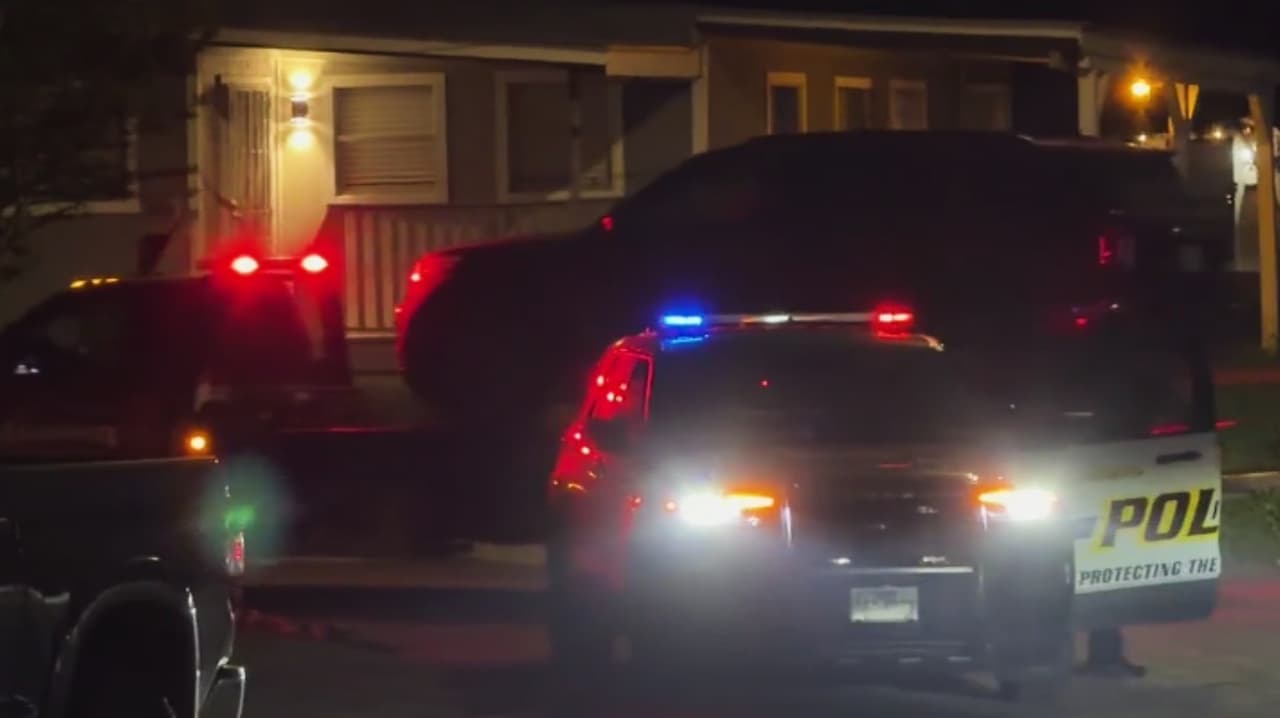 Investigan caso de joven que irrumpió en vivienda, mató a dos personas y luego se quitó la vida en San Antonio
