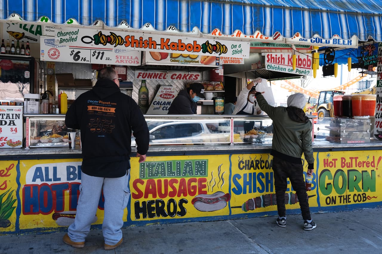 <b>3. Precauciones para los negocios:</b> Cada empresa debe tener un plan para proteger a los empleados y consumidores.