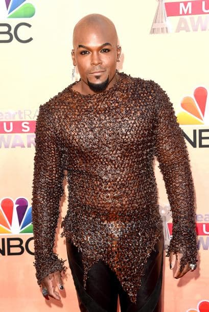 El cantante Lord Kraven lució un modelito estilo armadura medieval.