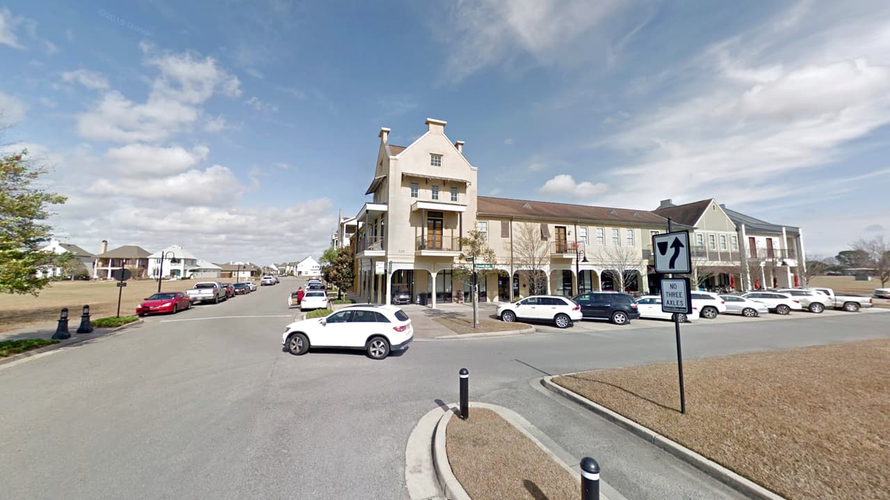 <b>Louisiana: Youngsville. Población: 10,878. Ingreso promedio de un hogar: $94,564. </b>Es una ciudad relativamente próspera en uno de los estados más pobres del país. Sólo el 5.5% de la población vive en la pobreza. Los residentes de Youngsville se han beneficiado de un complejo deportivo multimillonario de 70 acres, finalizado en 2014, y un centro de recreación que abrió en 2016.
<br>