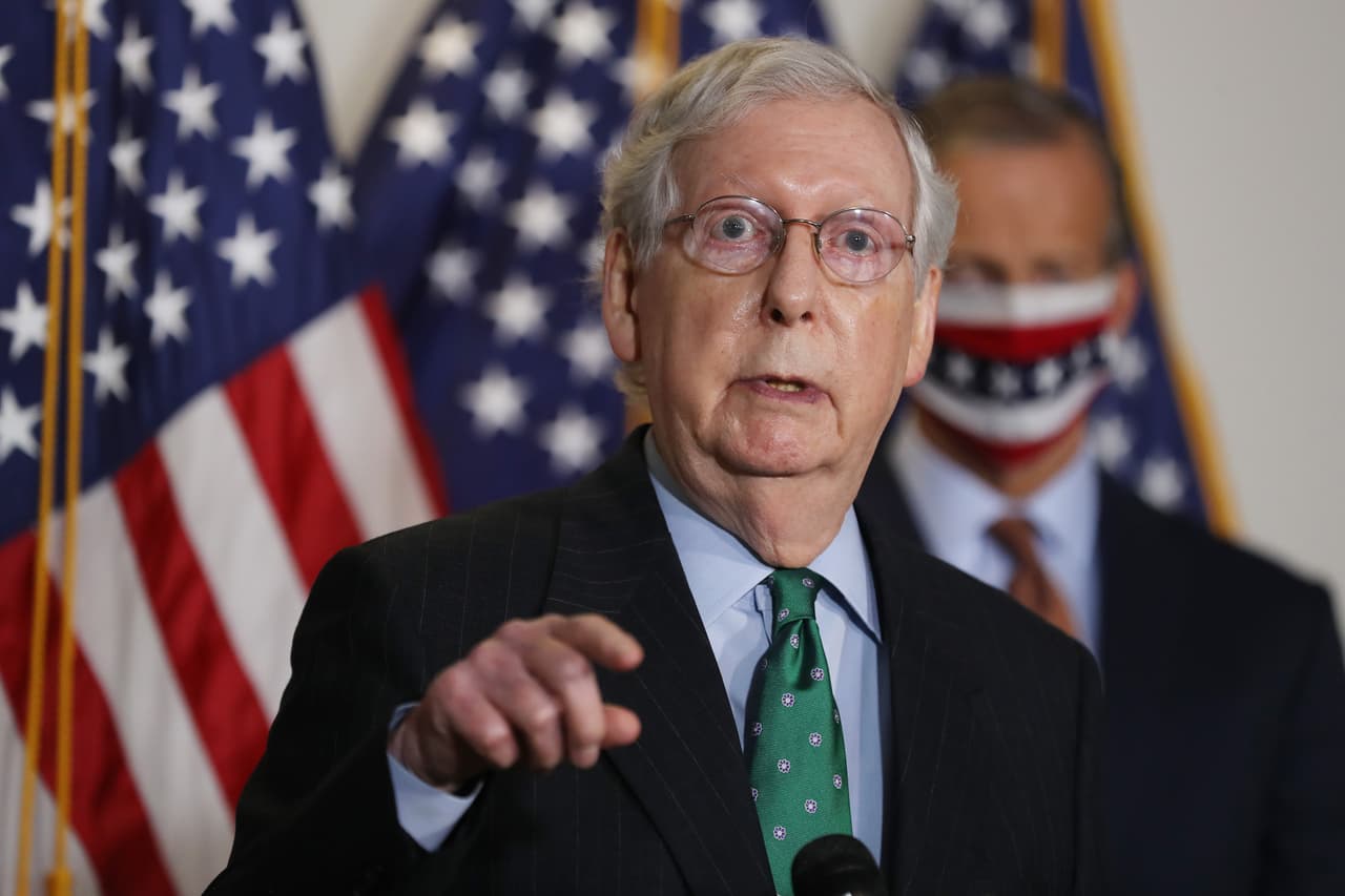 Por su parte, el líder de la mayoría del Senado Mitch McConnell admitió que es poco probable que se llegue a un acuerdo sobre un paquete de estímulo en las próximas tres semanas, o sea, antes de la elecciones.