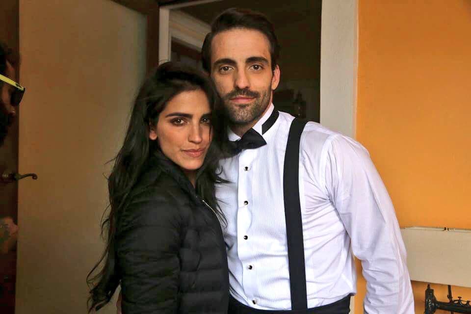 'Emilio' en palabras de 
<b><a href="http://www.univision.com/series/rosario-tijeras/antonio-gaona-es-emilio-echegaray-en-rosario-tijeras">Antonio</a></b> es muy similar a '
<b><a href="http://www.univision.com/series/rosario-tijeras">Rosario Tijeras</a></b>', pero en 'fresa', es rebelde, siempre quiere sobresalir, es una persona que va a crecer gracias a los golpes que la vida le da en el camino.