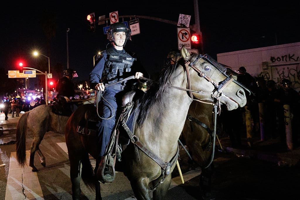 No se reportaron arrestos inmediatos en el momento en que la situación quedó bajo control.