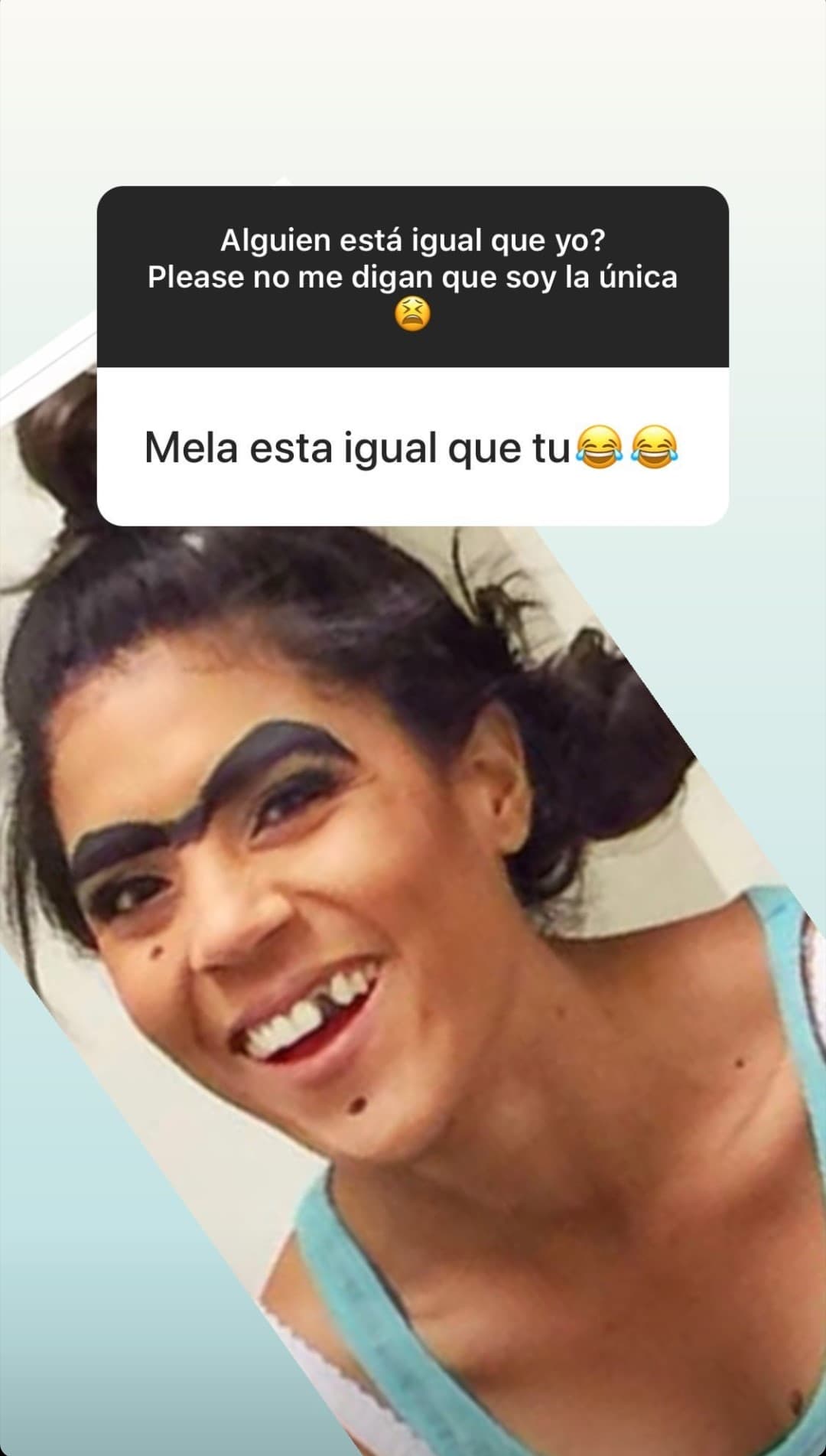 Sus seguidoras confirmaron que no es la única que no ha acudido a su estilista de confianza y de paso le señalaron el gran parecido con su compatriota dominicana.