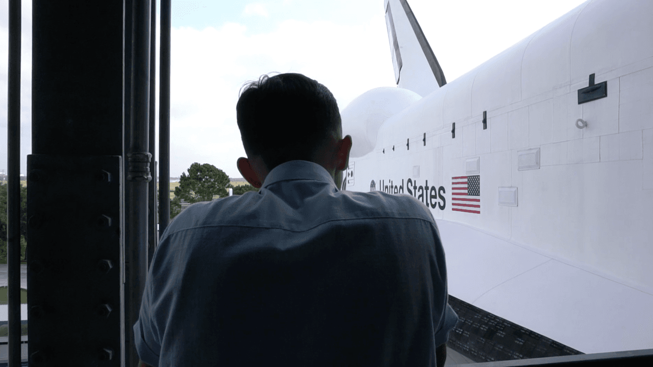 Joshua Rodríguez desde las instalaciones de la NASA en Houston, Texas.