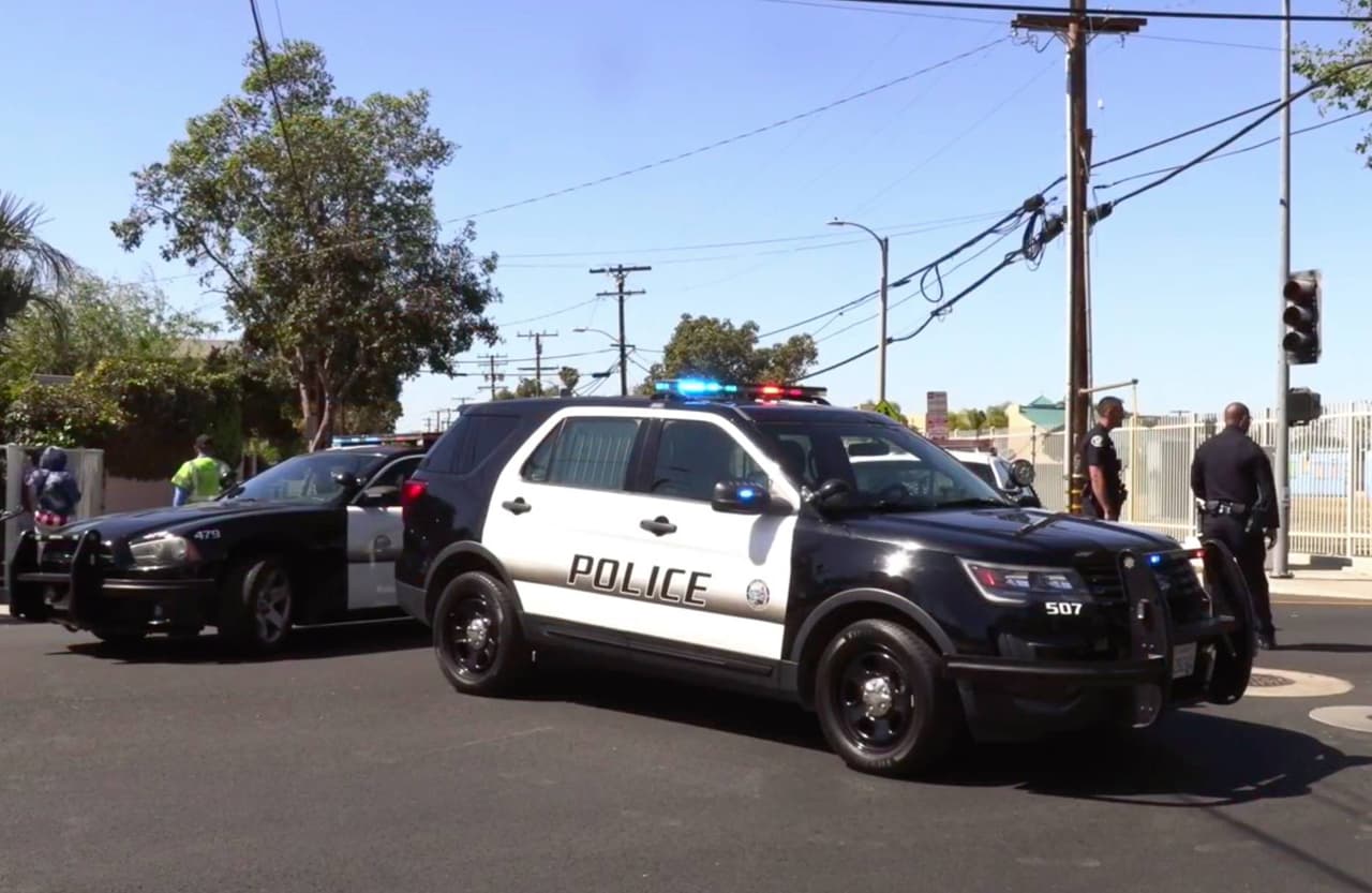 El sospechoso salió de su carro y se entregó a las 12:15 p.m.