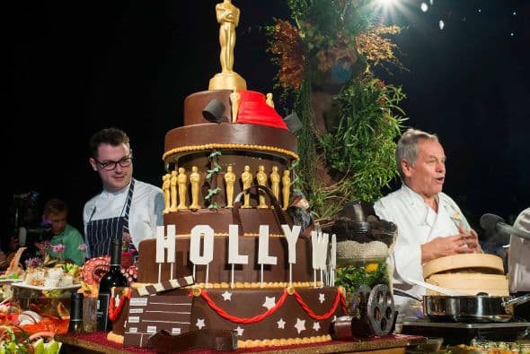 El reconocido chef Wolfang Puck durante la presentación de platillos y bocadillos para la 86 entrega de los premios de la Academia del Séptimo Arte. Sin duda un abanico de sabores, texturas y colores de degustarán a las estrellas y sin duda se llevarán las mejores críticas de la noche.