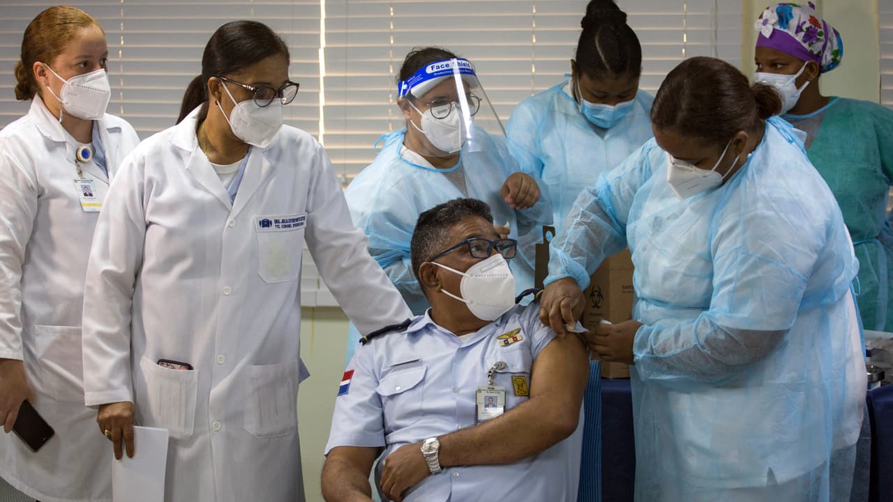 República Dominicana dará vacuna contra covid-19 a todos los residentes, incluidos extranjeros