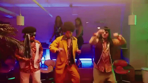 El pasado 9 de noviembre, J Balvin y Arcángel estrenaron el video titulado 'Corte, Porte y Elegancia', el cual en dos días logró la cifra de 2,304,000 reproducciones en YouTube.