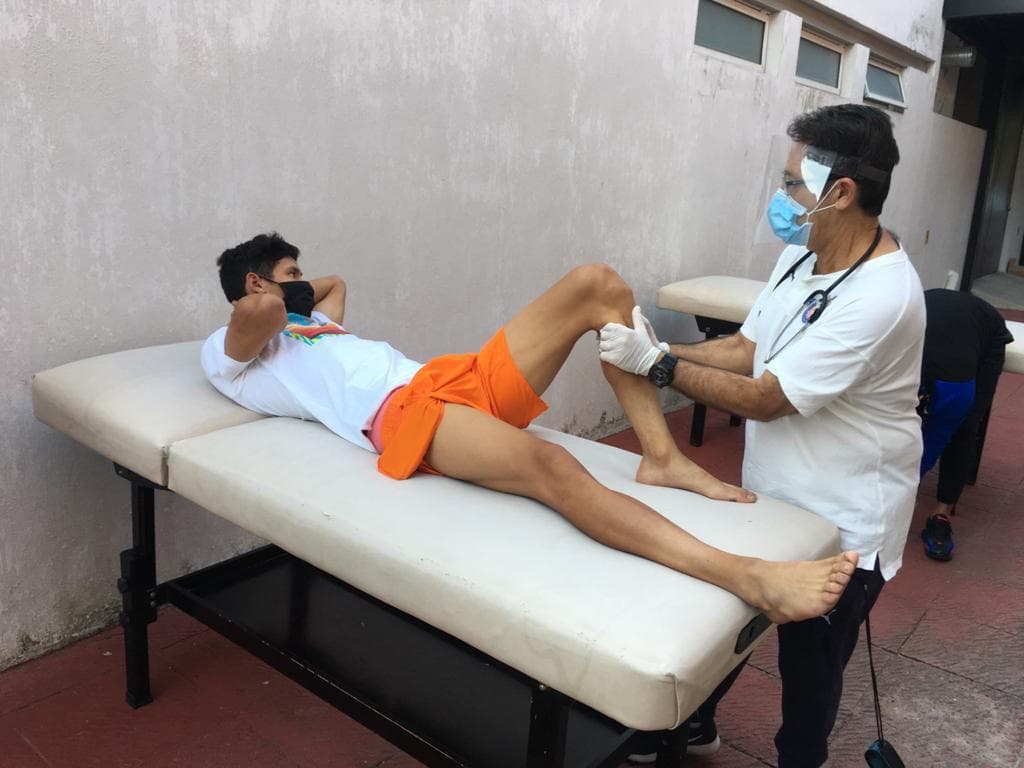 Jugadores de Chivas acudieron a Verde Valle para realizarse exámenes médicos.