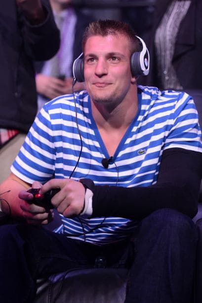 Rob Gronkowski Es altísimo a sus casi 2 metros (6 pies 7 pulgadas). Más videos de Chismes aquí.