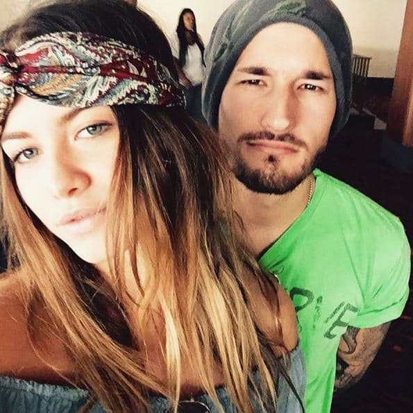 Hoy esas lindas fotos (excepto un par) aparecen solamente en las redes de la intérprete de '1, 2, 3'.