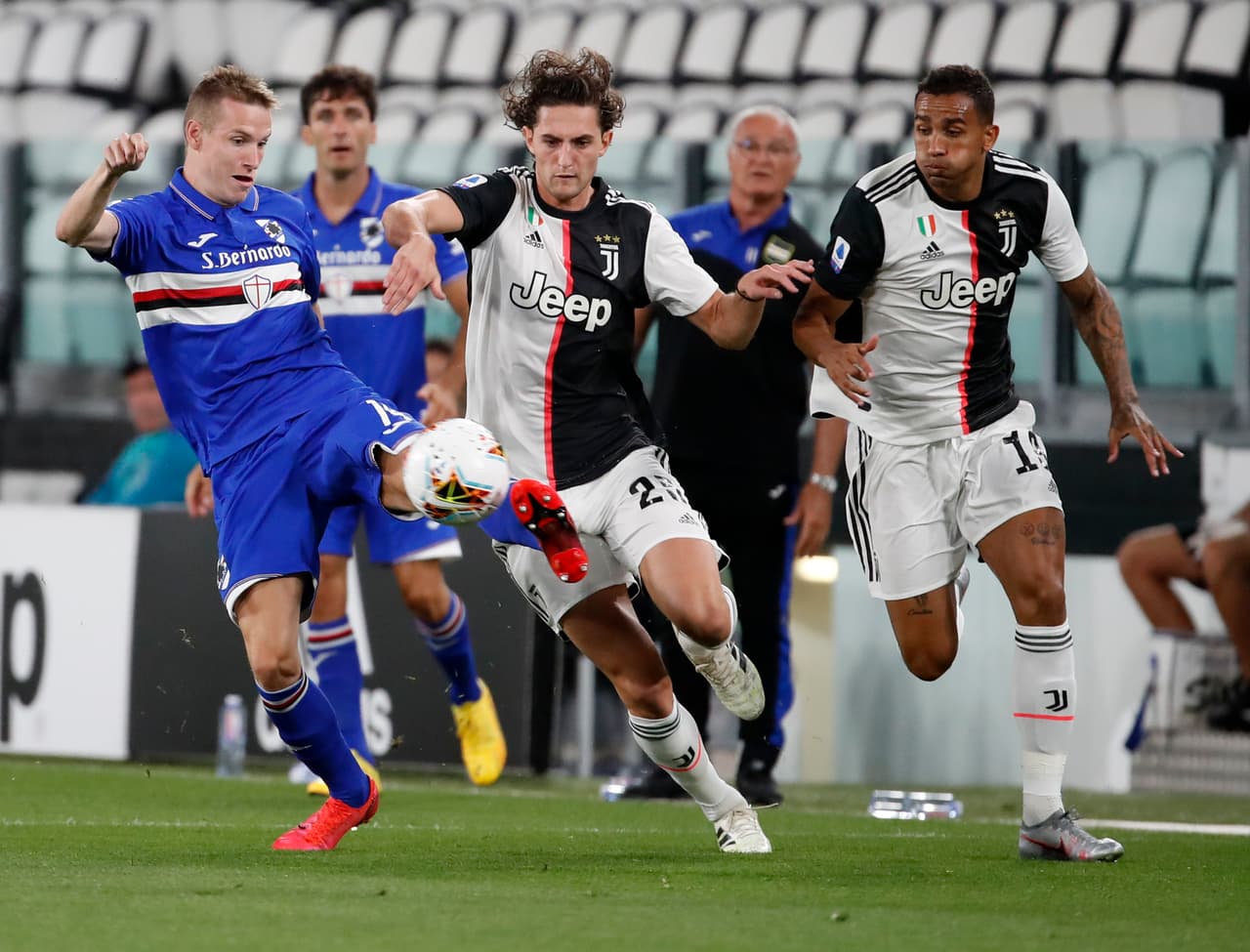 Sampdoria's Jakub Jankto, left, and Juventus' Adrien Rabiot and Leonardo Bonucci, right, battle for the ball during the Serie A soccer match between Juventus and Sampdoria at the Allianz stadium in Turin, Italy, Sunday, July 26, 2020. (AP Photo/Antonio Calanni)
