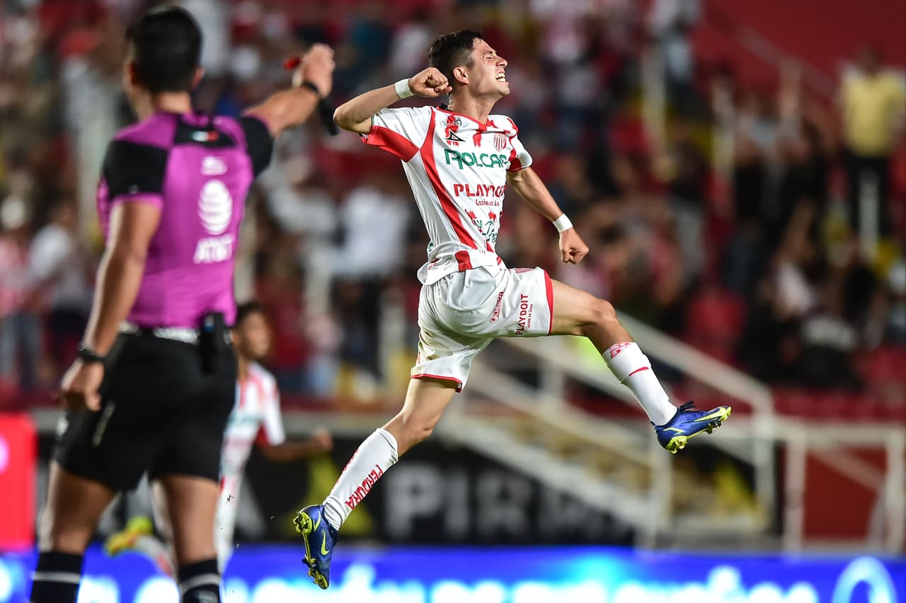 Con goles de Rodrigo Aguirre y Ponchito González, Monterrey vino de atrás para vencer 1-2 al Necaxa y treparse de forma momentánea en la cima del Apertura 2022.