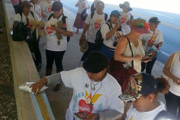 Las inmigrantes recuerdan que diariamente ICE deporta a unos 650 indocumentados.