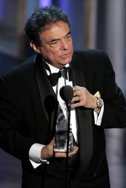 "El plan incluía 
<b><a href="https://www.univision.com/famosos/las-grandes-batallas-de-jose-jose-contra-si-mismo" target="_blank">callar a mi hermano</a></b> seis meses, pero, seis meses, sí, (con) trabajo técnico vocal. Pero, pues imagínate a un joven como yo qué le iban a hacer caso", agregó el cantante de ópera.