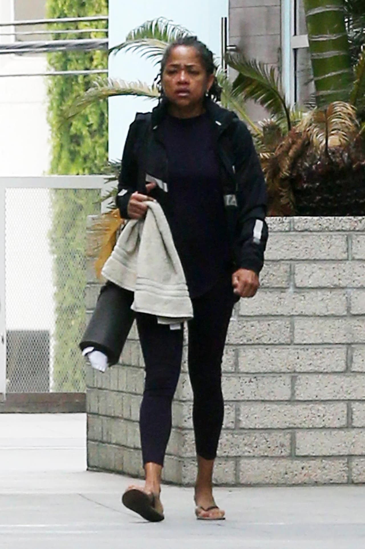 "Doria no puede contar algo sobre Meghan a no ser que lo consulte con la familia real", contaron a 
<b><a href="https://radaronline.com/exclusives/2018/05/meghan-markle-mom-doria-ragland-silenced-royal-family/">Radar</a> </b>supuestas
<b> </b>fuentes cercanas a Ragland.