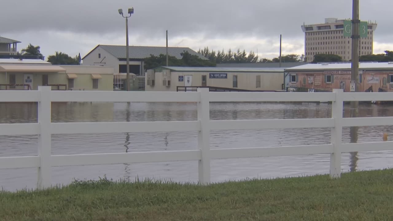 El sistema de mal tiempo debe ir alejándose de Florida durante la tarde del lunes.