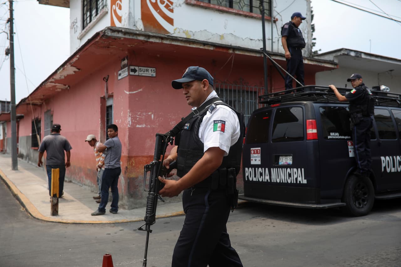 Matan a dos policías y hieren a otros seis en Veracruz, México