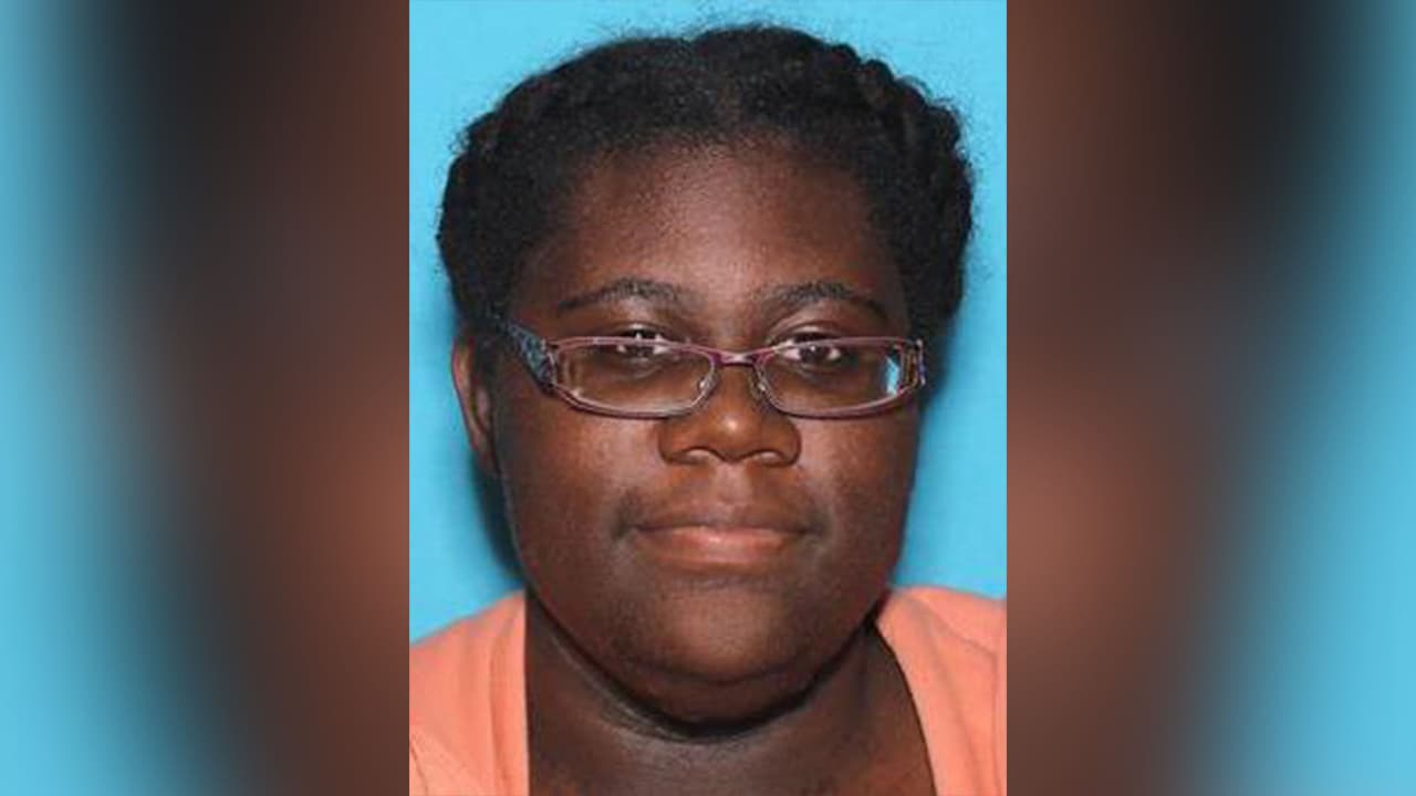 Julie Genine Hudson, está acusada de robo y de provocar heridas en una persona.