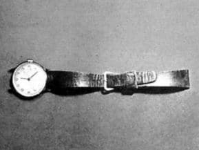 El reloj de correa rota encontrado en una escena del crimen.