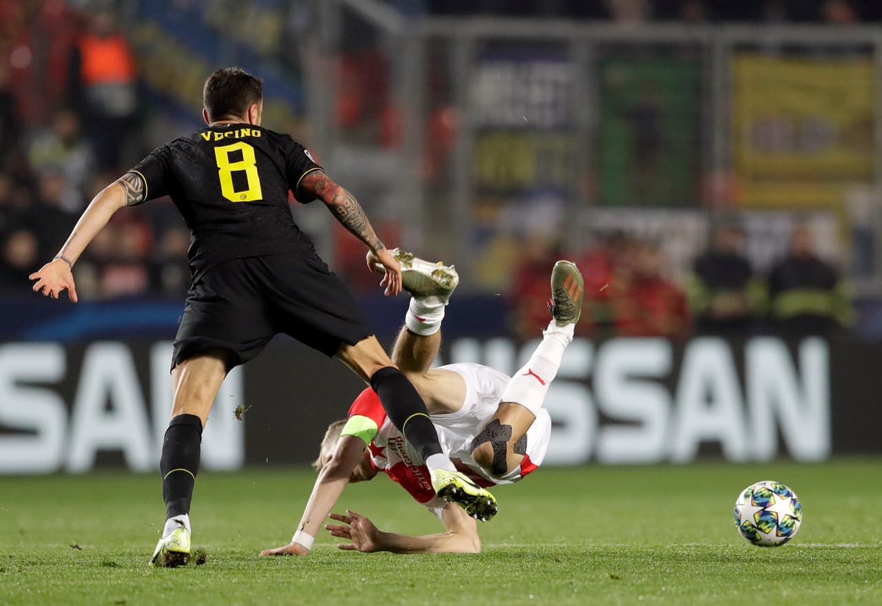 Lautaro Martínez (19’, 88’) continúa con excelente racha y marcó en dos ocasiones. Lukaku (81’) marcó el tercero para los visitantes. Soucek (37’) descontó para Slavia Praga.
