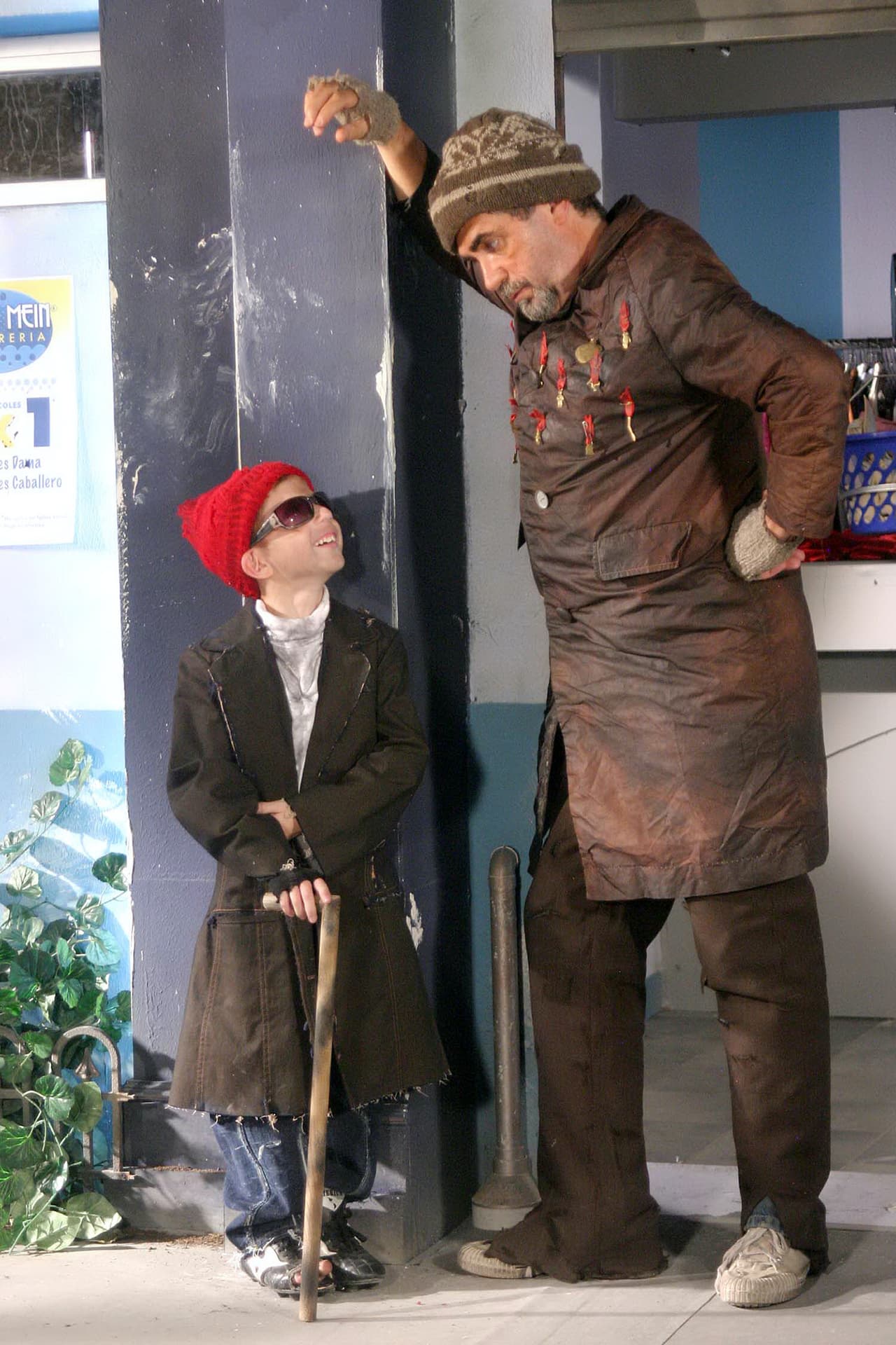 Desde el sábado, 
<a href="https://www.univision.com/famosos/octavio-ocana-vecinos-sembraron-arma" target="_blank">el padre del actor rechazó los primero reportes policiales, además de declarar el dolor y frustración</a> que sentían como familia.