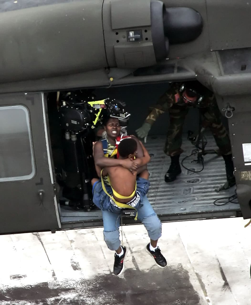 <b>Puesto 6: huracán Katrina. Categoría 3. Agosto de 2005. 1,836 fallecidos. </b>El fenómeno causó daños desde el centro de Florida hasta el este de Texas. 
<a href="https://www.univision.com/noticias/huracan-harvey/una-hispana-que-sobrevivio-dos-huracanes-katrina-me-genero-esperanza-harvey-frustracion">En New Orleans, Louisiana</a>, la fuerza del agua y el viento rompió los diques que protegían la ciudad contra las inundaciones, causando estragos en la población.