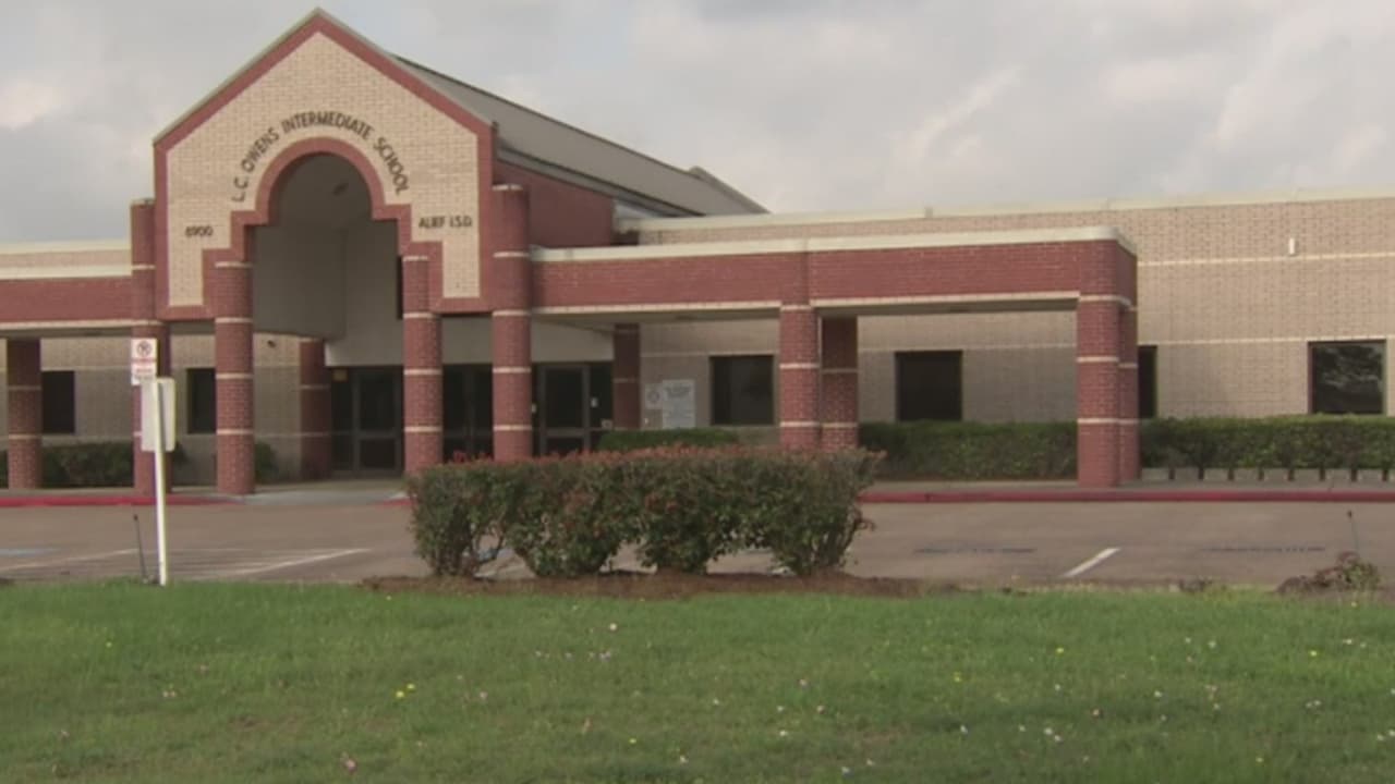 Empleada de escuela del área de Houston da positivo al coronavirus