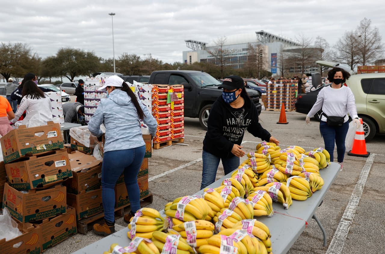 La comida será entregada por auto servicio y las personas no deberán bajarse del vehículo.