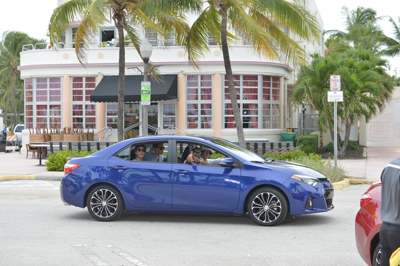 Te llevamos detrás de cámaras en la grabación del video 'Bailando'. Aaron, Chris, Zabdiel, Alan y Micke se divirtieron de lo lindo con las chicas.