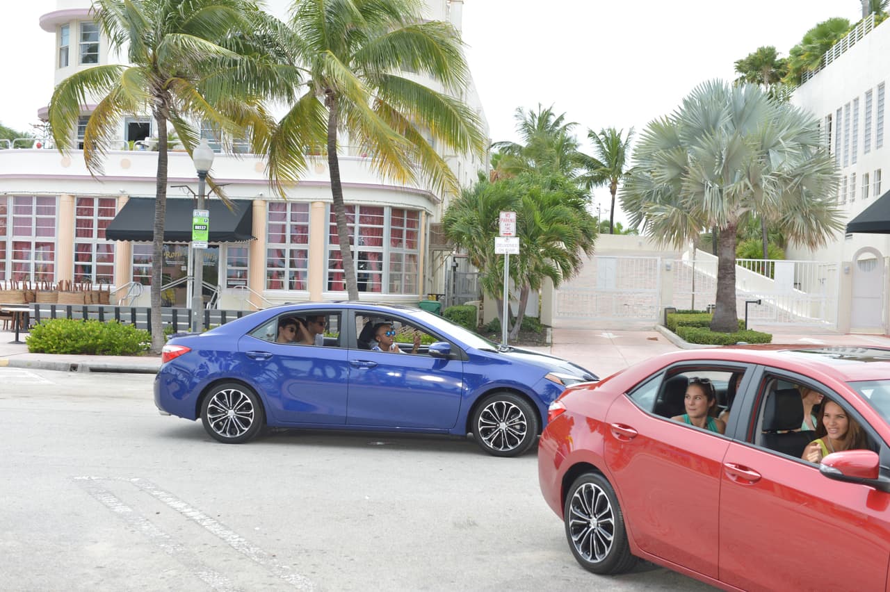 Te llevamos detrás de cámaras en la grabación del video 'Bailando'. Aaron, Chris, Zabdiel, Alan y Micke se divirtieron de lo lindo con las chicas.