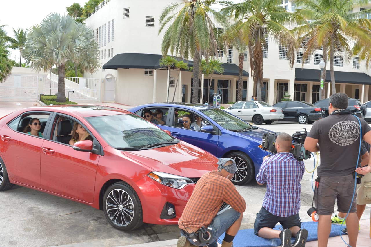 Te llevamos detrás de cámaras en la grabación del video 'Bailando'. Aaron, Chris, Zabdiel, Alan y Micke se divirtieron de lo lindo con las chicas.