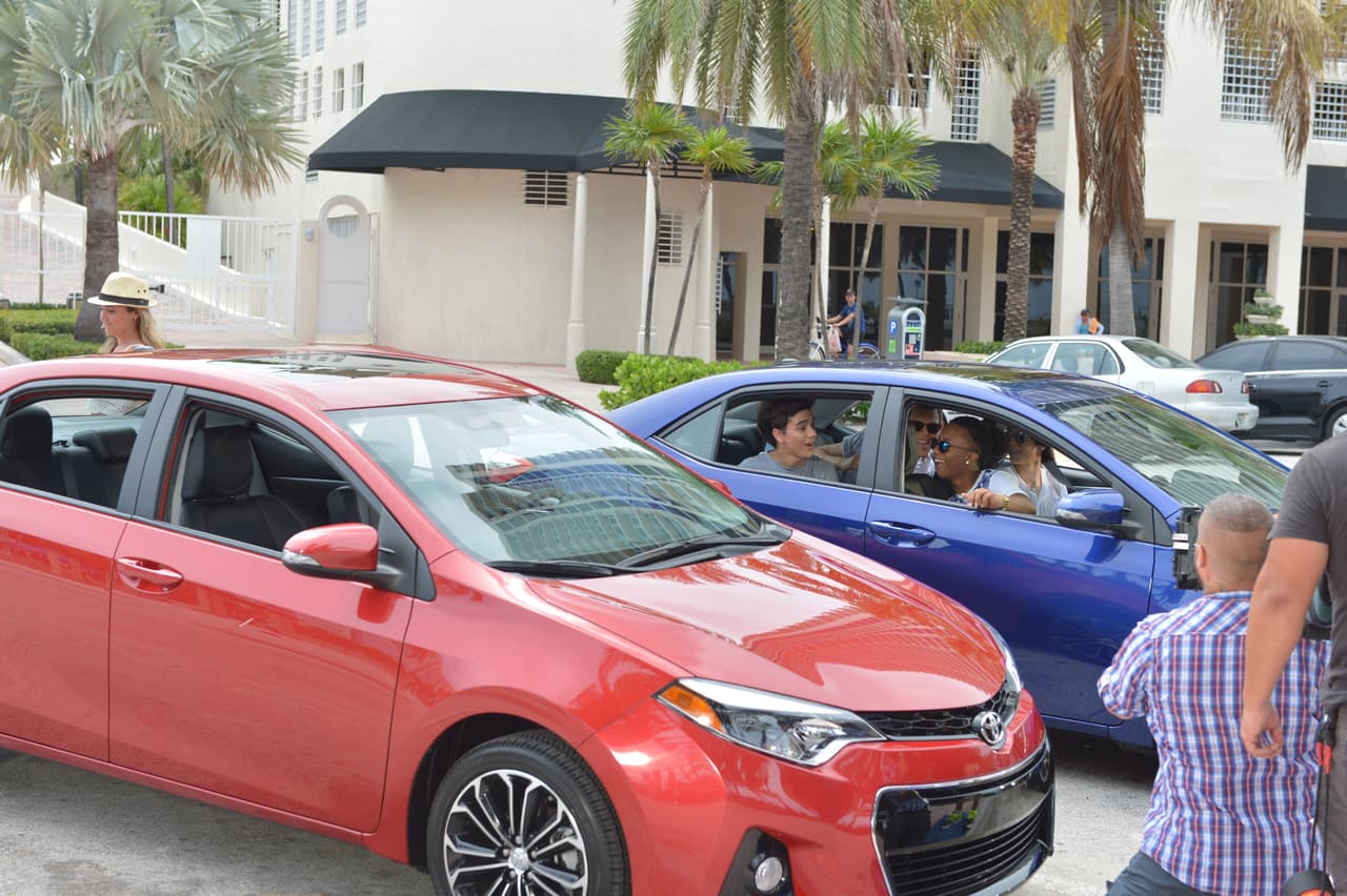 Te llevamos detrás de cámaras en la grabación del video 'Bailando'. Aaron, Chris, Zabdiel, Alan y Micke se divirtieron de lo lindo con las chicas.