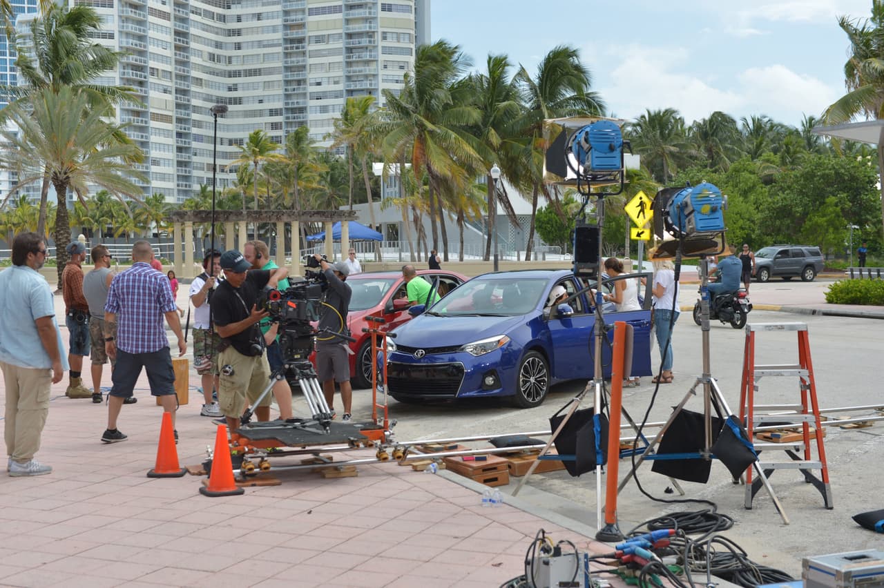 Te llevamos detrás de cámaras en la grabación del video 'Bailando'. Aaron, Chris, Zabdiel, Alan y Micke se divirtieron de lo lindo con las chicas.