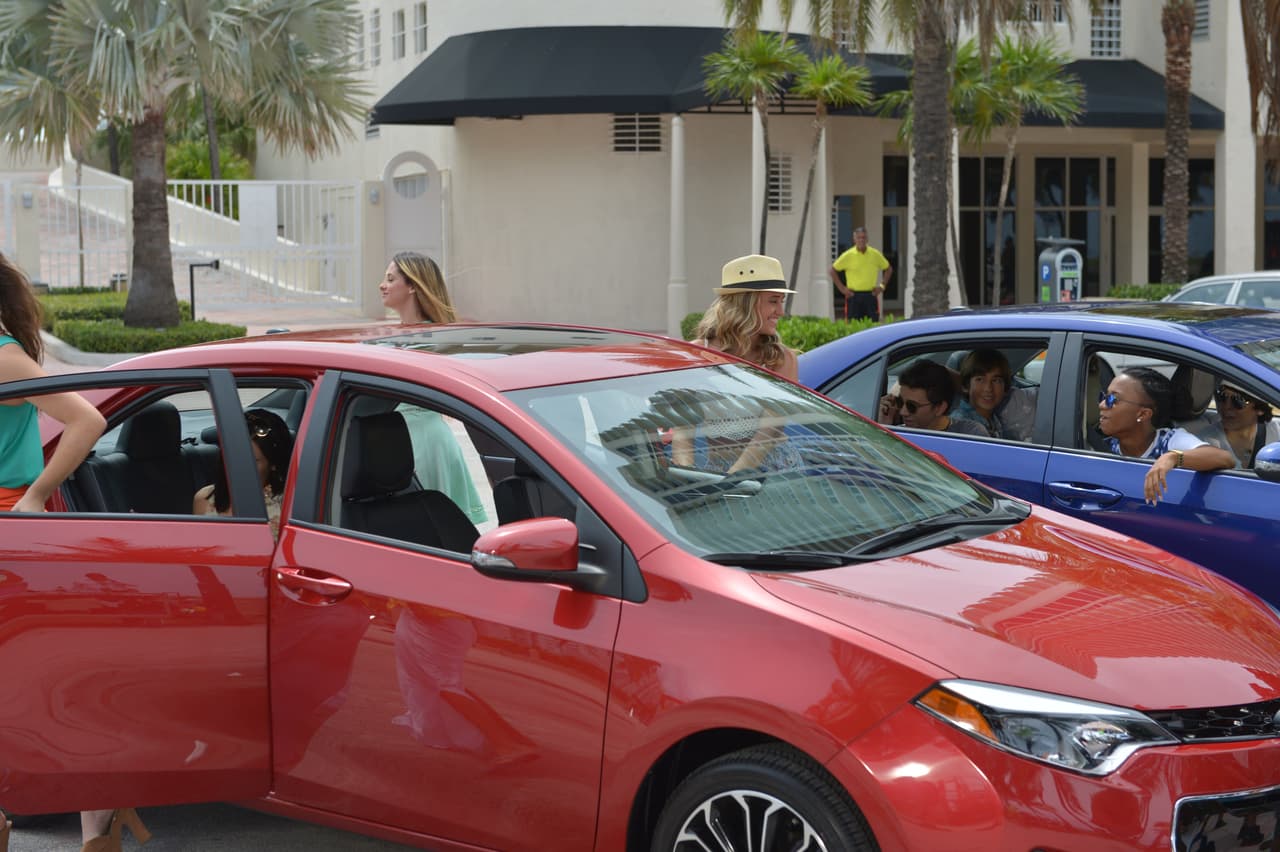 Te llevamos detrás de cámaras en la grabación del video 'Bailando'. Aaron, Chris, Zabdiel, Alan y Micke se divirtieron de lo lindo con las chicas.