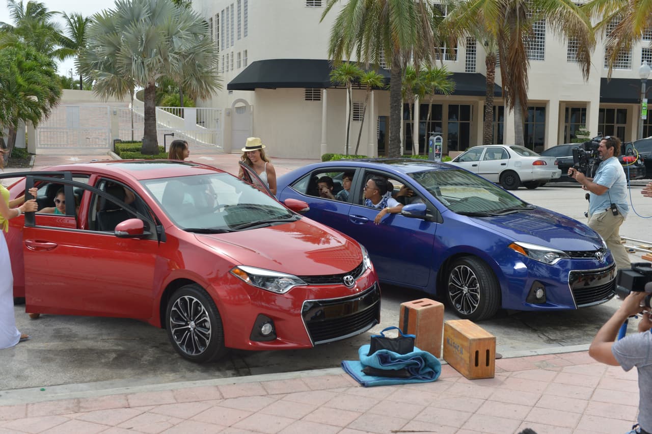 Te llevamos detrás de cámaras en la grabación del video 'Bailando'. Aaron, Chris, Zabdiel, Alan y Micke se divirtieron de lo lindo con las chicas.