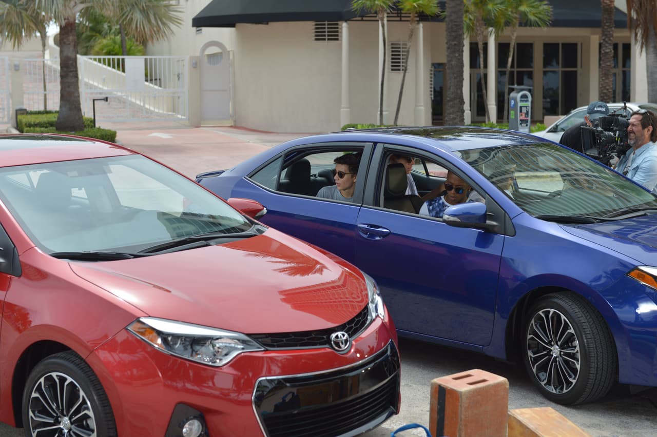 Te llevamos detrás de cámaras en la grabación del video 'Bailando'. Aaron, Chris, Zabdiel, Alan y Micke se divirtieron de lo lindo con las chicas.