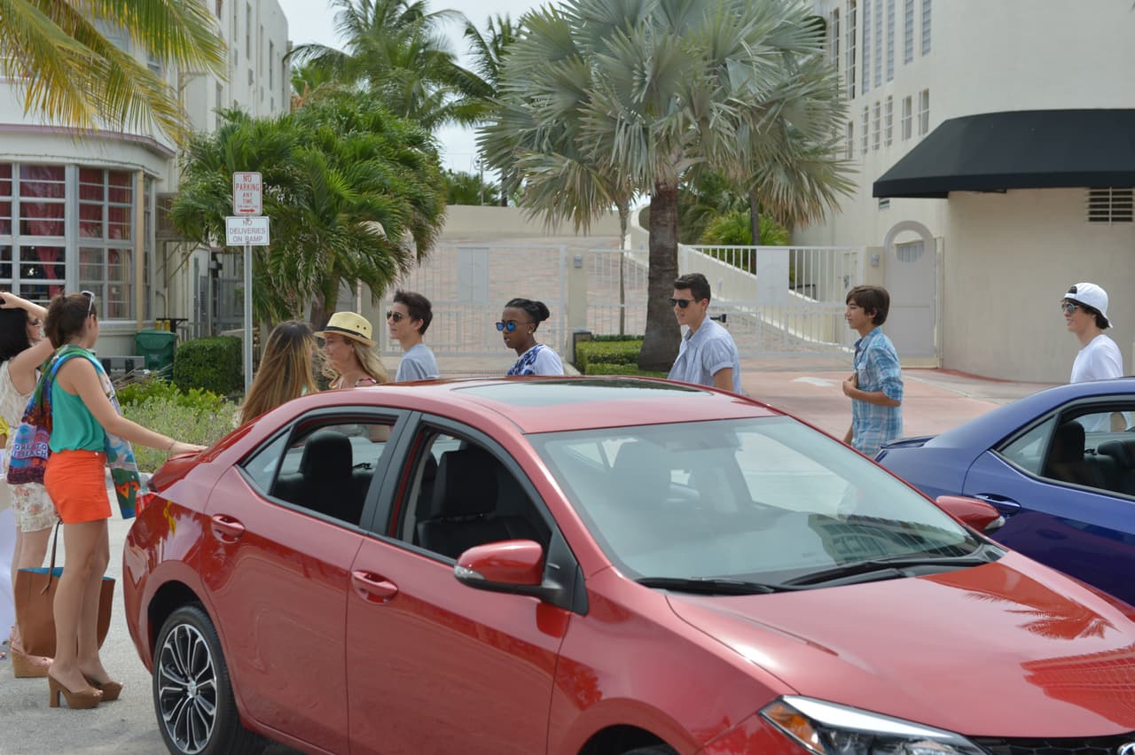 Te llevamos detrás de cámaras en la grabación del video 'Bailando'. Aaron, Chris, Zabdiel, Alan y Micke se divirtieron de lo lindo con las chicas.