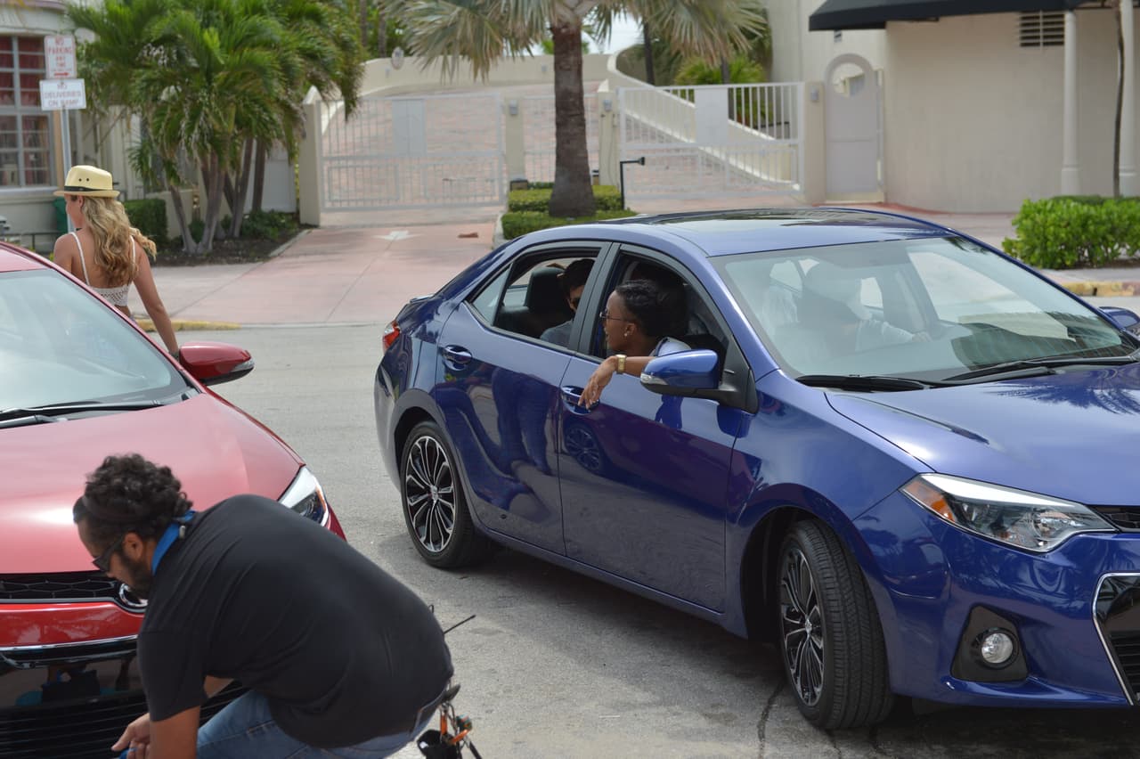 Te llevamos detrás de cámaras en la grabación del video 'Bailando'. Aaron, Chris, Zabdiel, Alan y Micke se divirtieron de lo lindo con las chicas.