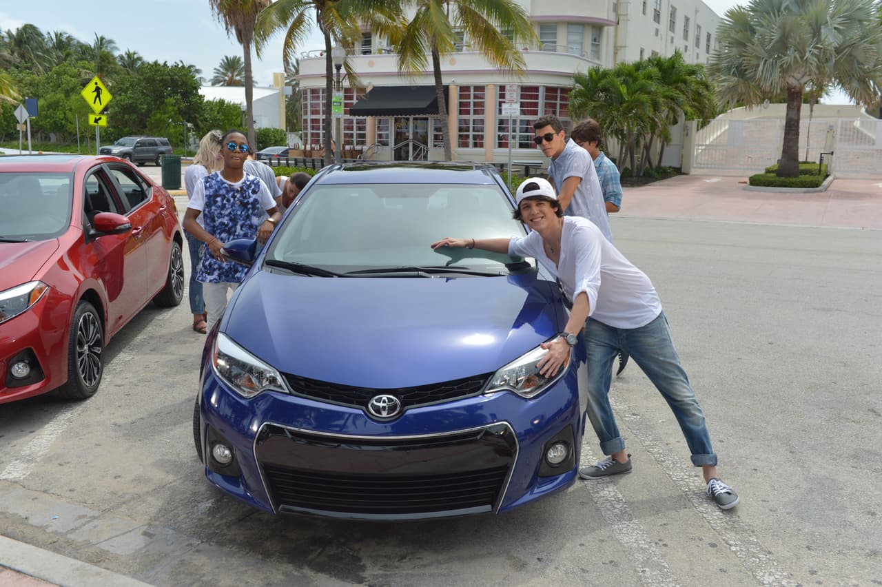 Te llevamos detrás de cámaras en la grabación del video 'Bailando'. Aaron, Chris, Zabdiel, Alan y Micke se divirtieron de lo lindo con las chicas.