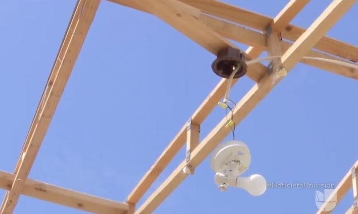 En otra casa, Irma arrancó el techo como si fuera un papel tapiz, destruyendo todo dentro.