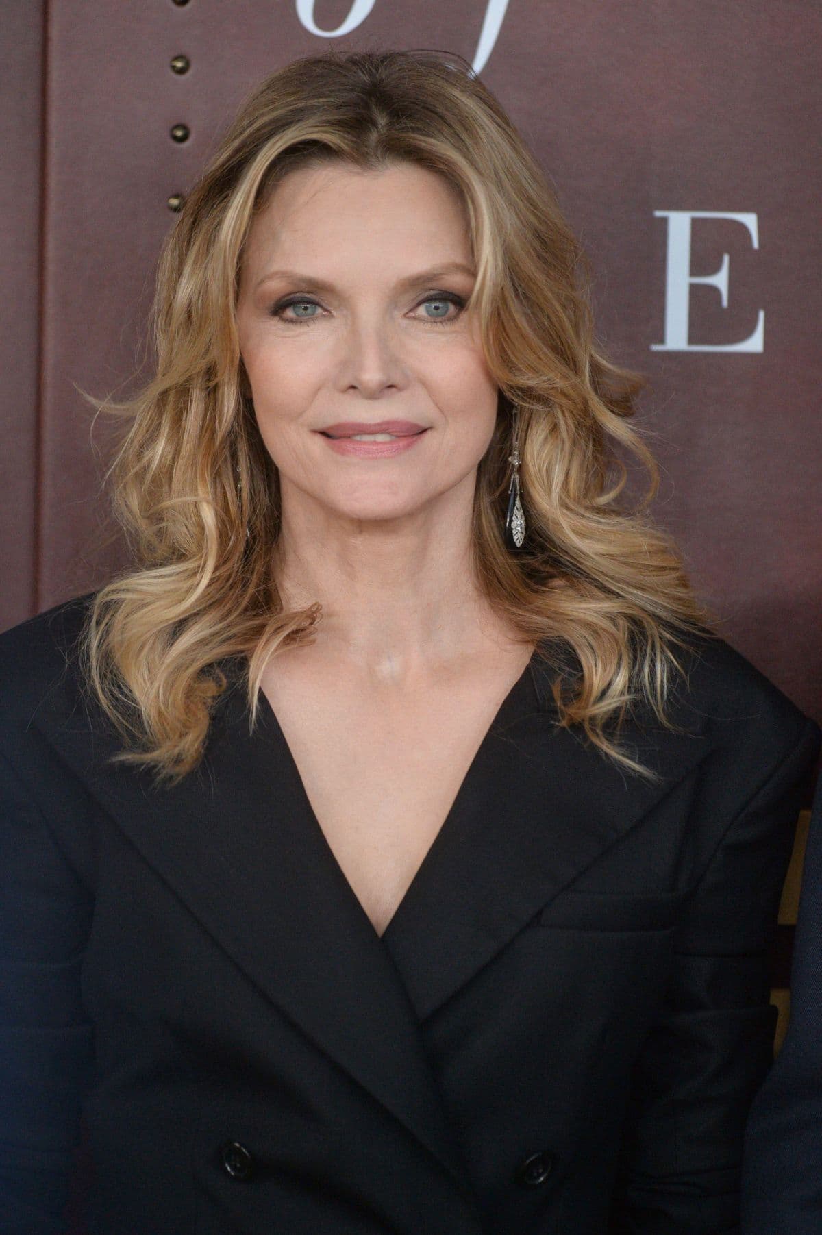 La belleza de Michelle Pfeiffer (1958) es atemporal y además de ser una gran estrella no tiene una sola cirugía plástica que la arruine.