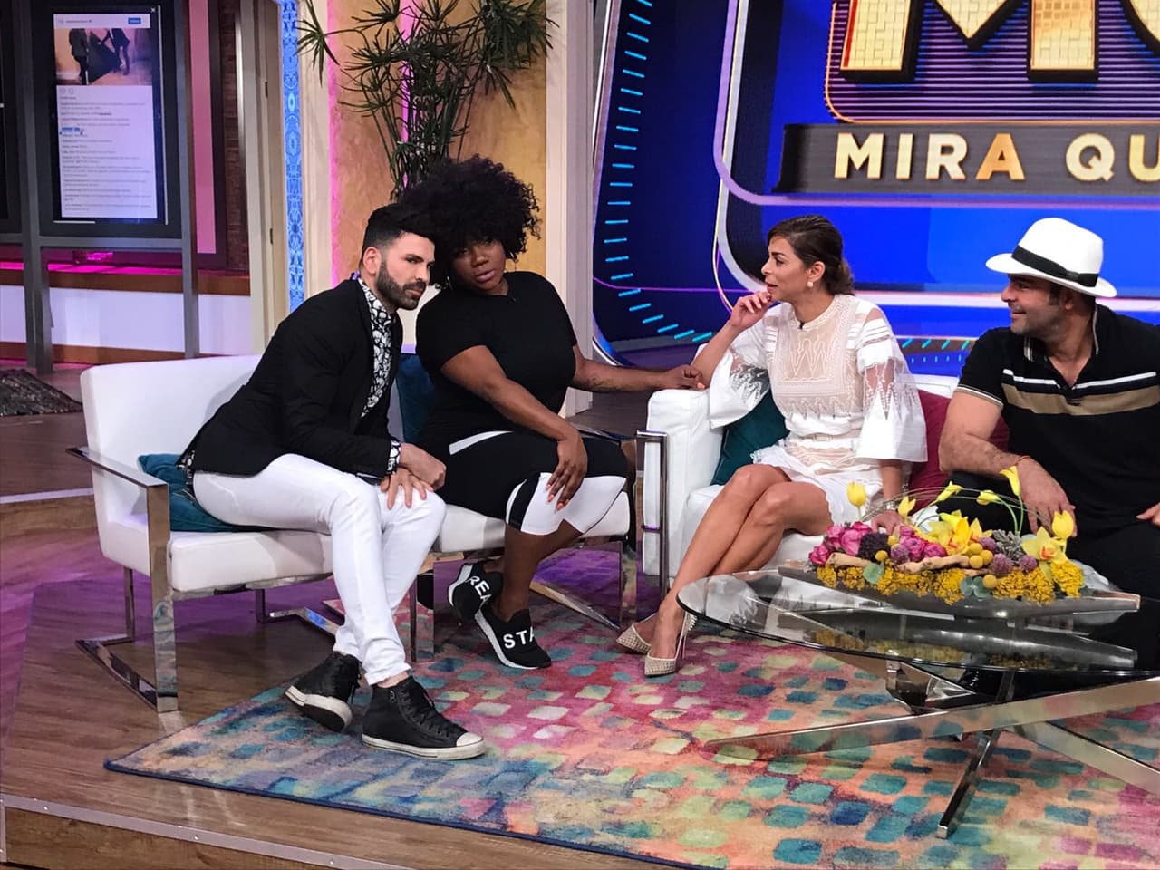 Jomari se puso muy cerquita de ella para posar, ¿o será acaso que quería robarle cámara?