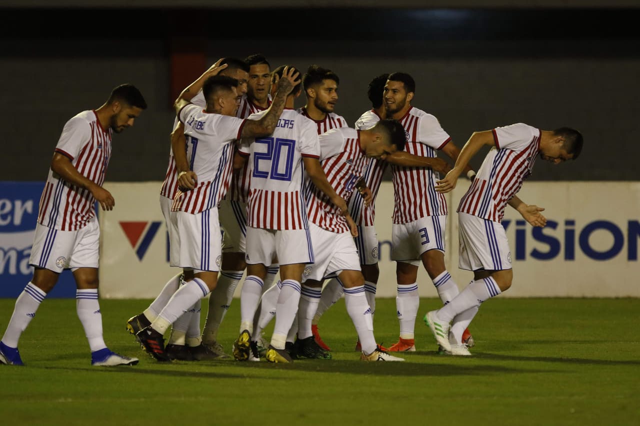Paraguay se adelantó en el marcador a los 16 minutos con una diana del delantero Oscar Cardozo, quien convirtió un penal. La igualdad se produjo a los 56 minutos y en los tramos finales del partido ambos equipos parecieron conformarse con el empate en Ciudad del Este, a 320 kilómetros de Asunción.