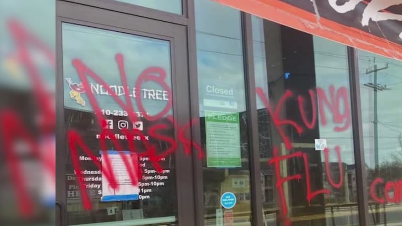 Vandalizan restaurante asiático con mensajes de odio en San Antonio