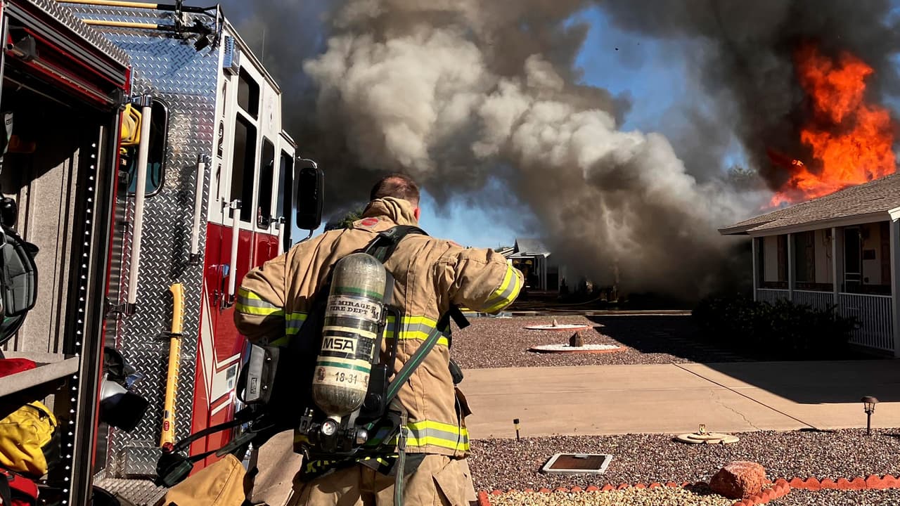 Encuentran a una mujer sin vida dentro de una casa en llamas El Mirage
